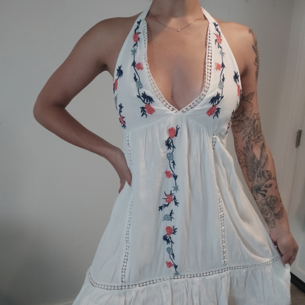 dress Size M in white w / Floral Pattern